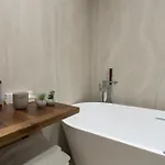 Golden Boutique מלון טיראנה