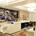 Golden Boutique מלון טיראנה