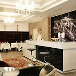 Golden Boutique טיראנה