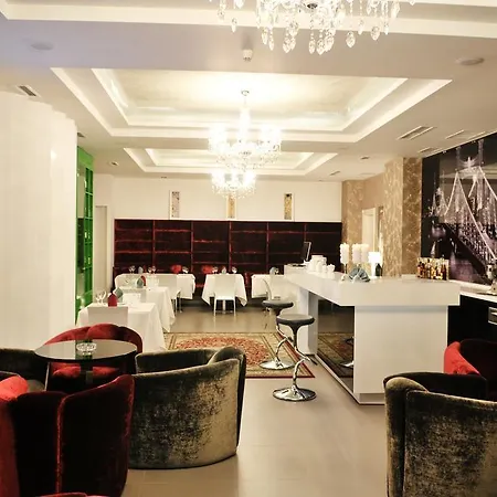 Hotel Golden ,