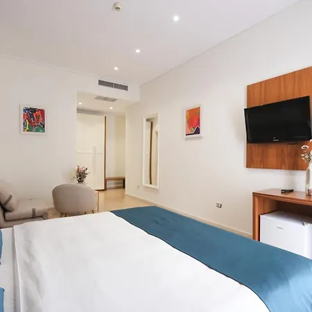Golden , Hotel