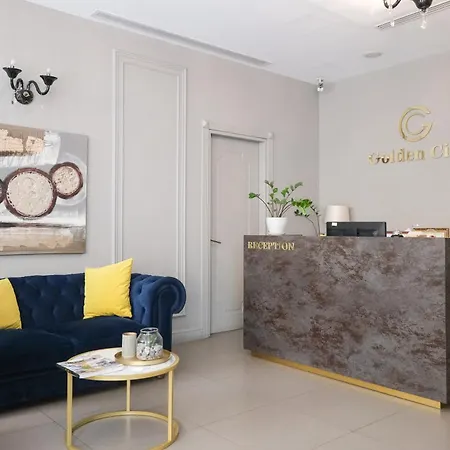 Golden , Tirana