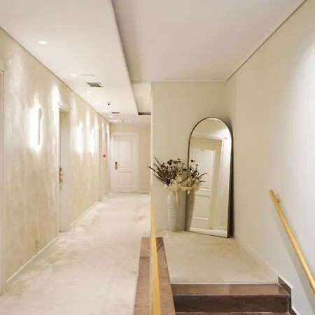 Golden , Hotel