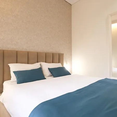 Hotel Golden ,