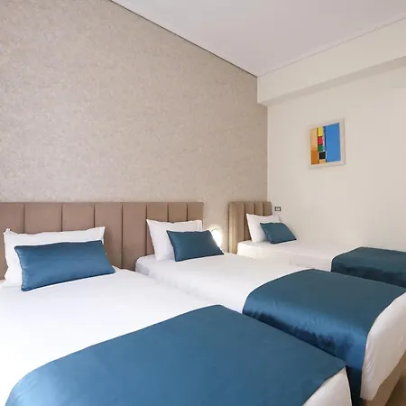 Hotel Golden ,