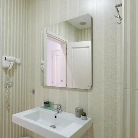 Golden , Hotel 3*