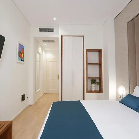 Golden , Hotel