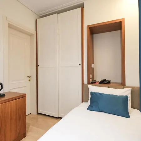 Golden , Hotel