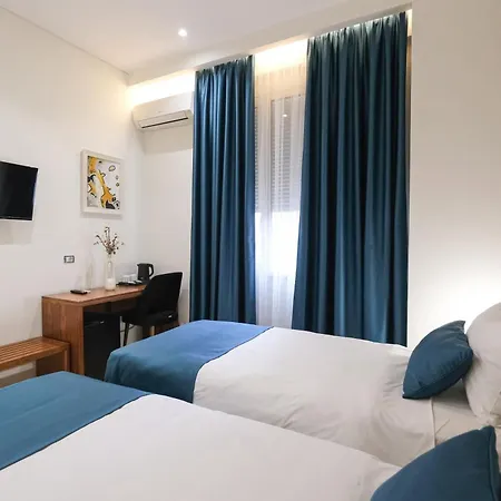 Golden , Hotel