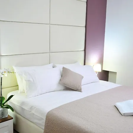 Golden , Hotel 3*